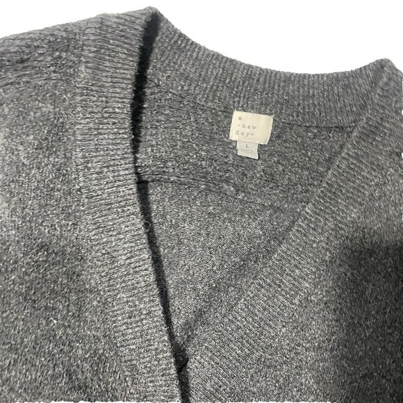 A New Day Gray Chunky Knit Oversized Cardigan Size Large 4 Button 2 Pocket - Picture 4 of 7